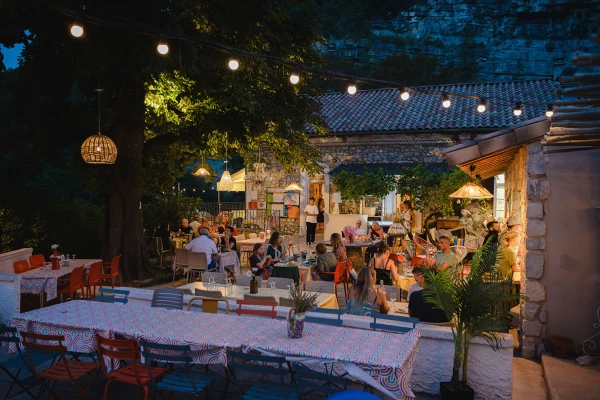 medrose-camping-terras-avond