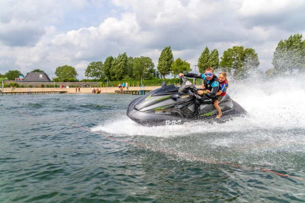 camping-betuwestrand-jetski