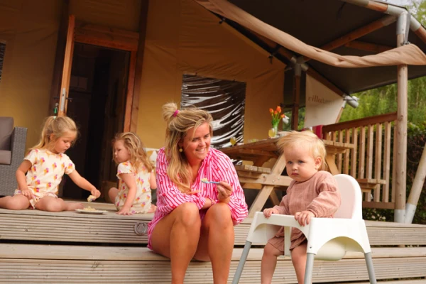 geuldal-buiten-cottage-terras-peuters-mama-baby