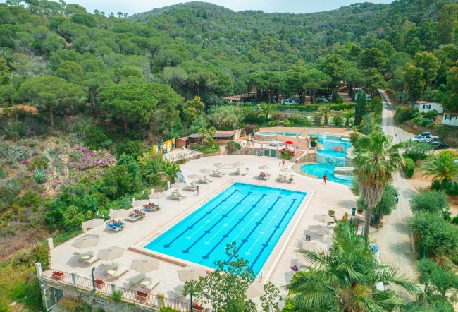 Campeggio Rosselba Le Palme Piscina Sdraio