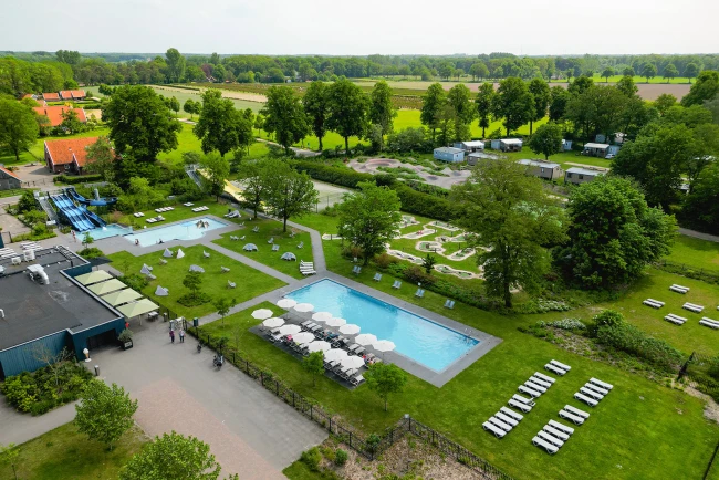 Vakantiepark De Twee Bruggen Drone Beeld Zwembad