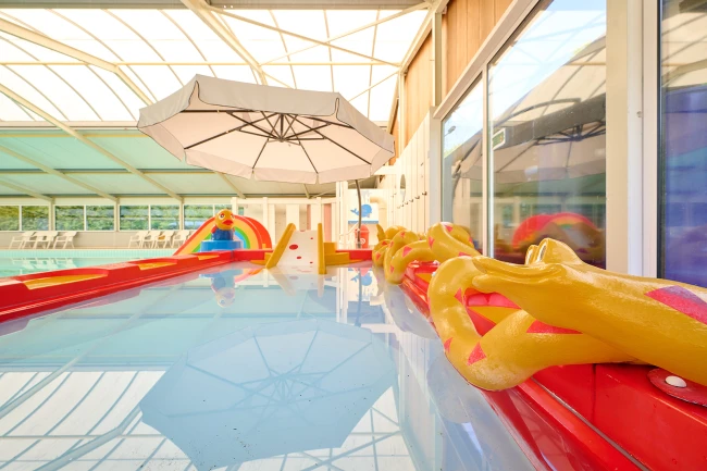 Bronzen Emmer Zwembad