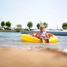 Camping Betuwestrand Sfeerbeeld Meer