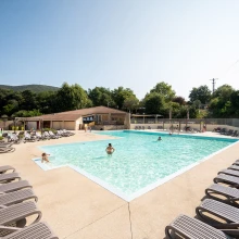 La Garenne Zwembad Zijaanzicht