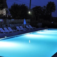 Camping Lestaubière   Zwembad Avond