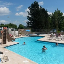 Camping Les Genêts Zwembad Met Mensen