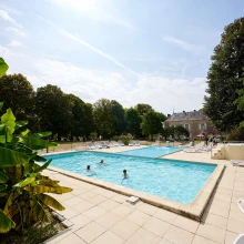 Le Petit Trianon Zwembad Zijaanzicht