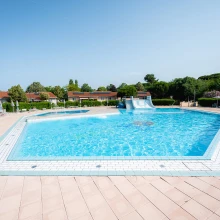 Bi Village Zwembad Zijkant