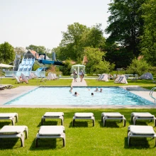 Vakantiepark De Twee Bruggen Achteraanzicht Zwembad